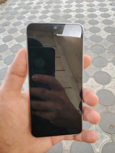 Smartfon - Tam ekranlı, nazik çərçivəli sensor ekran - Ön kamera üçün