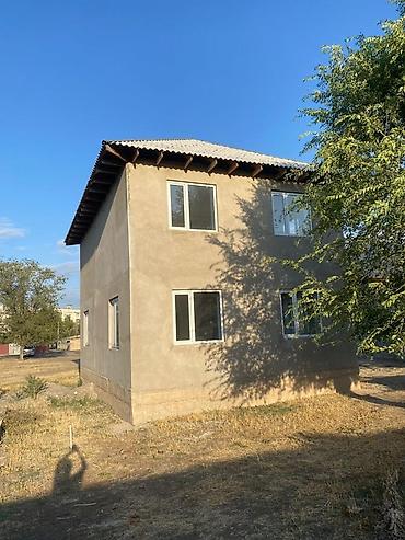 Продажа коттеджей и домов: Продаётся двухэтажный дом с мансардной крышей. Пошаговой доступности — 1