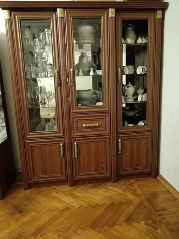 Dolablar: İşlənmiş, Açılan, 3 qapılı Düz dolab, Servant