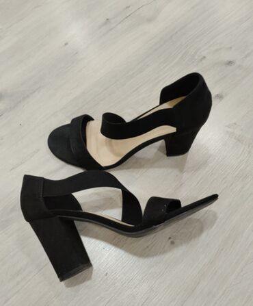 Ženska obuća: Sandale, Nine West, 41