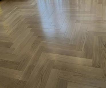 ağ yolka: Balıqlar Sümüklü (Herringbone) Dizayn Laminat/Parket Döşəmə - Təbii — 8