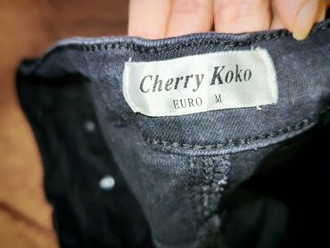 Farmerke: Ženske farmerke – nekoliko para Cena za dva para koju imaju ostecenja — 26