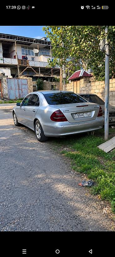 mersedes 208d: Mercedes-Benz E 220: 2.2 l | 2003 il Sedan — 1