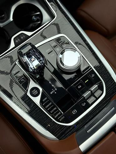 авто в такси: BMW X7: 2021 г., Автомат, Кроссовер — 3