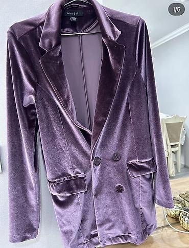 zara pencek: Qadın üçün məxmər blazer pencək. Zərif bənövşəyi tonunda hazırlanıb və — 1