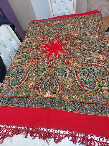 Hicab: Qırmızı şal/örtük – milli naxışlı Qedimdi tezedi - Material: yüngül — 2