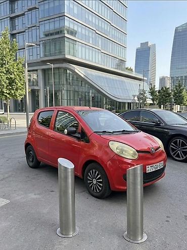 mini karavan: Şəhər üçün kompakt hetçbek – qırmızı rəngdə 5 qapılı. Texniki və — 2