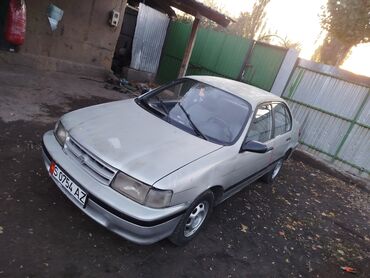 Toyota: Toyota Corolla: 1994 г., 1.3 л, Механика, Бензин, Седан