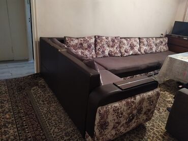 мебель диван: Угловой диван, цвет - Коричневый, Б/у