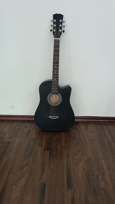 научу играть на гитаре: Продаю акустическую гитару Minyao
41 дюймовая
с чехлом
