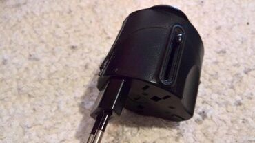 Kablovi i adapteri: Universalni travel adapter na lalafo.rs — 9 Kablovi i adapteri: Universalni travel adapter — 9