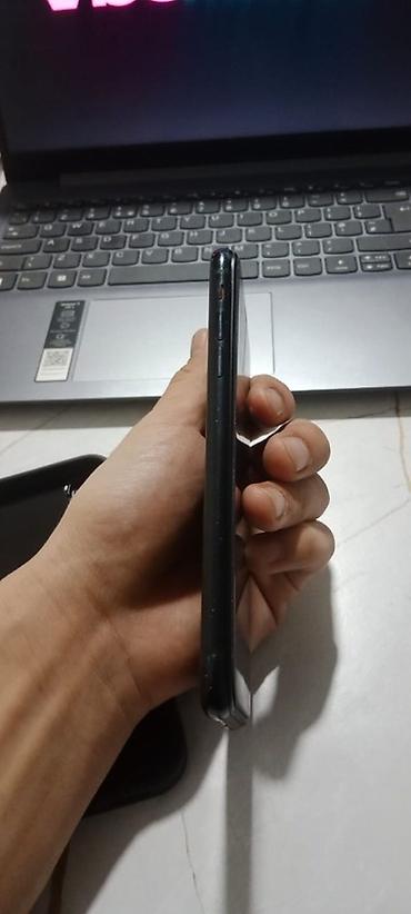 Apple iPhone: IPhone Xr, 128 ГБ, Чехол, 80 % — 6