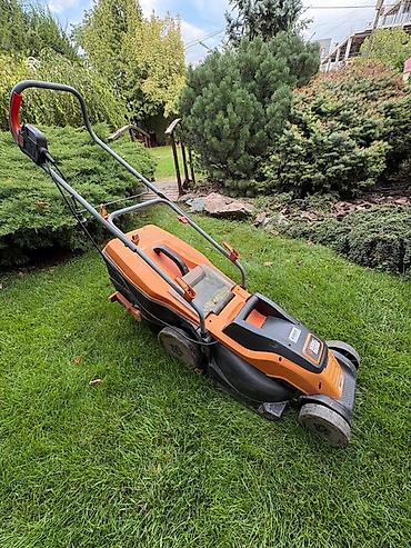 черные часы: Электрическая газонокосилка Black+Decker 1600W, ширина кошения 38 см — 4