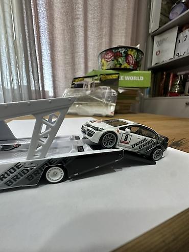 Модели автомобилей: HotWheels Premium Kousoku Hauler и Honda Civic Type R 1:64 масштаб — 3
