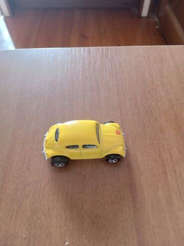 Uşaqlar üçün digər mallar: Məhsul: Hot Wheels x Hasbro Volkswagen Beetle – Bumblebee temalı