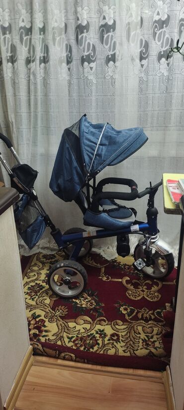 новые детские коляски: Коляска, цвет - Голубой, Б/у