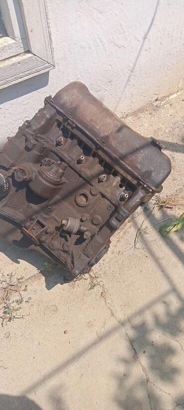 Raspredvallar: Nəqliyyat vasitələri üçün nəzərdə tutulmuş metal mühərrik bloku. Bu