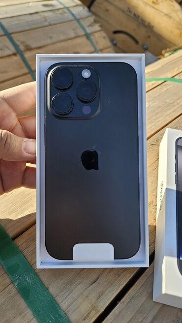 Apple iPhone: IPhone 15 Pro, Б/у, 256 ГБ, Black Titanium, Защитное стекло, 88 %