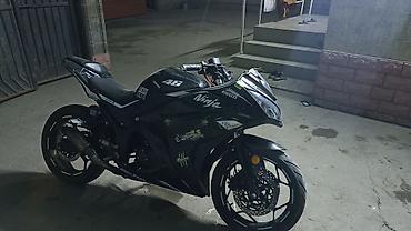 спорт баик: Спортивный мотоцикл в стиле Kawasaki Ninja, черный, с полным — 1