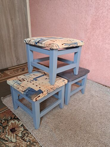 деревянный стул: Табуреттер Каптоосу менен, Жаңы