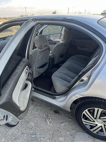 газ53 продаю: Продаётся серебристый седан с просторным салоном и вместительным — 4