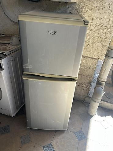 mini refrigerator: Компактный двухкамерный холодильник AVES - Форм‑фактор: узкий — 2