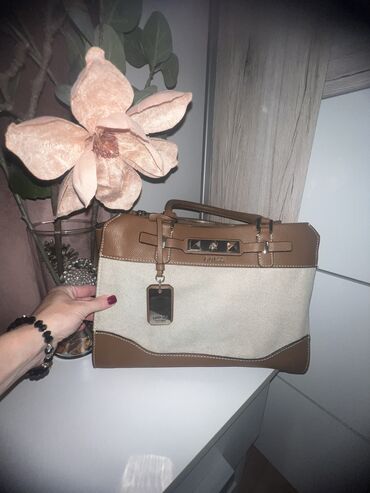 guess ranac beli: Elegant purse, Guess, Material: Leather