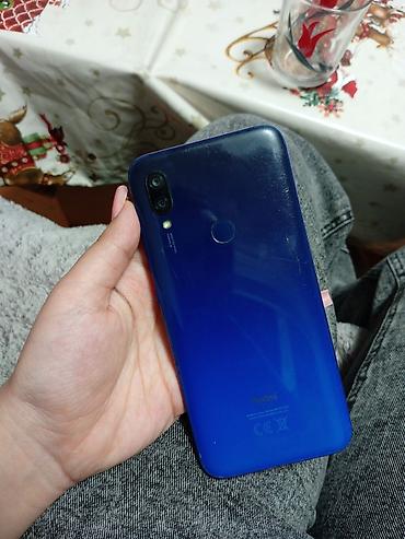 rədmi 7: Xiaomi Redmi (mavi rəng). - Ekran: damla tipli ön kamera kəsiyi olan — 2
