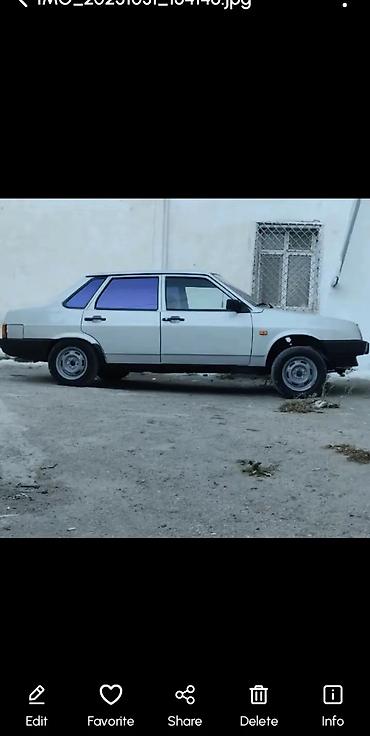 Транспорт: VAZ 21099, 4 qapılı sedan, gümüşü rəng. - Benzinlə işləyən ön — 4