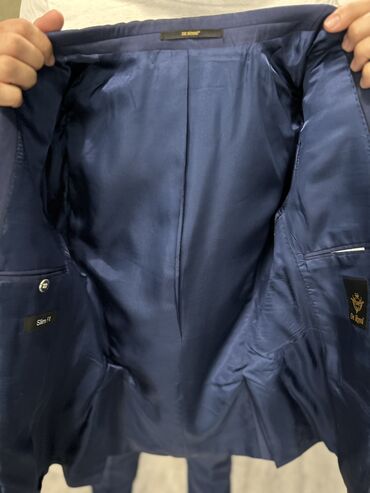 Костюмы: Продается костюм (пиджак +брюки) Носили мало,производство — 8