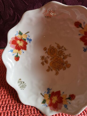 Stare vaze i dekor: Porcelanska nova,vintaz bombonijera. Visina. 6,5cm — 8