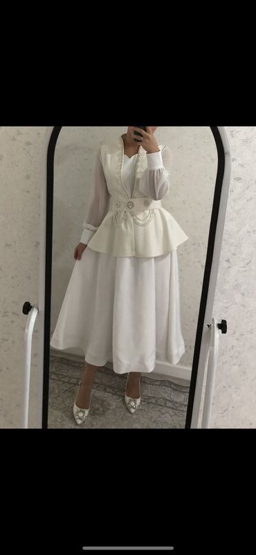 улуттук көйнөк: Кече көйнөгү, Кыска модель, Жеңдери менен, S (EU 36)