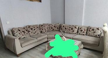 damlama: Damla divan – L şəkilli, bej rəngdə, çiçək naxışlı yastıqlarla. Yumşaq — 1