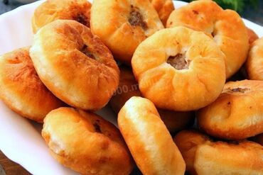 Выпечка, хлебобулочные изделия: Сосиски в тесте, свежая выпечка из пекарни. - Румяная, глянцевая — 6