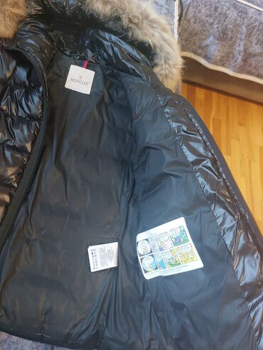 кожаная куртка: Женская куртка Moncler, M (EU 38), цвет - Черный