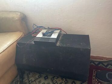 авто блютуз: Автомобильный сабвуфер в корпусе с усилителем. Усилитель установлен
