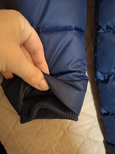 armani code: Ženska zimska jakna Tommy Jeans – duga, topla, tamnoplava - — 4