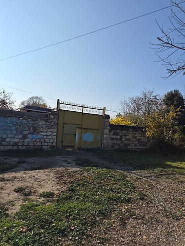 Həyət evləri və villalar: 14 sot torpaq sahesinin içinde yaşayışlı ev köhnə tikili 2yataq otaq 1 — 2