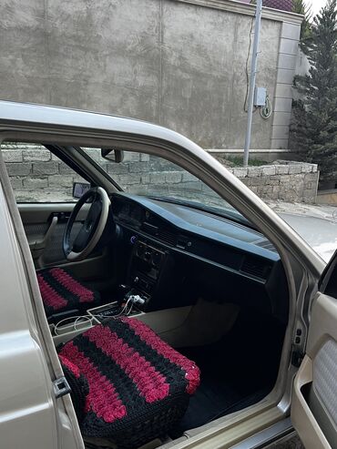 Mercedes-Benz: Mercedes-Benz 190: 2 l | 1991 il Sedan — 20