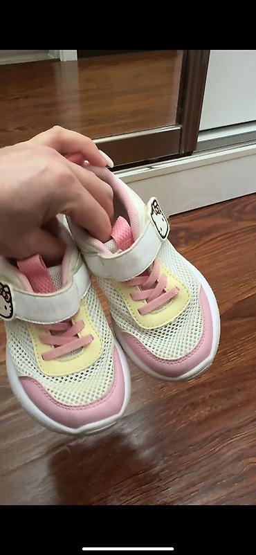 Детская обувь: Детские кроссовки Hello Kitty - Размер: EUR 29 (на размер стопы 18 — 8