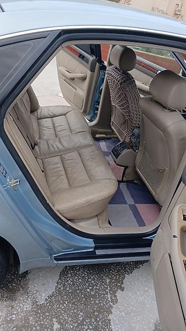Oturacaqlar: Mercedes-Benz E‑Class sedan – salon - Rəng: açıq mavi kuzov, bej dəri — 2