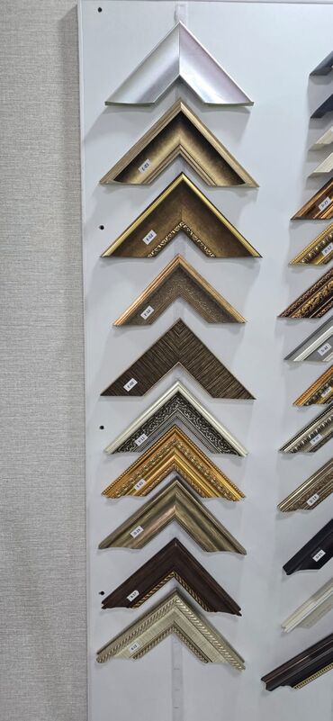 Зеркала: В наличии Минималистичное зеркало с сочетанием черной и золотой рамы с — 11