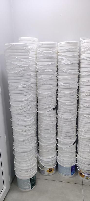 Контейнеры: Ağ rəngli plastik vedrə və qapaqlar (toplu) - Material: qida üçün — 1