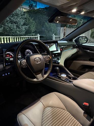 corolla 2018: Toyota Camry: 2021 г., 2.5 л, Вариатор, Гибрид, Седан — 6