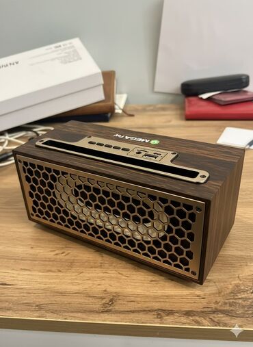 больлер: Портативная акустическая система (Bluetooth-колонка) в ретро-корпусе