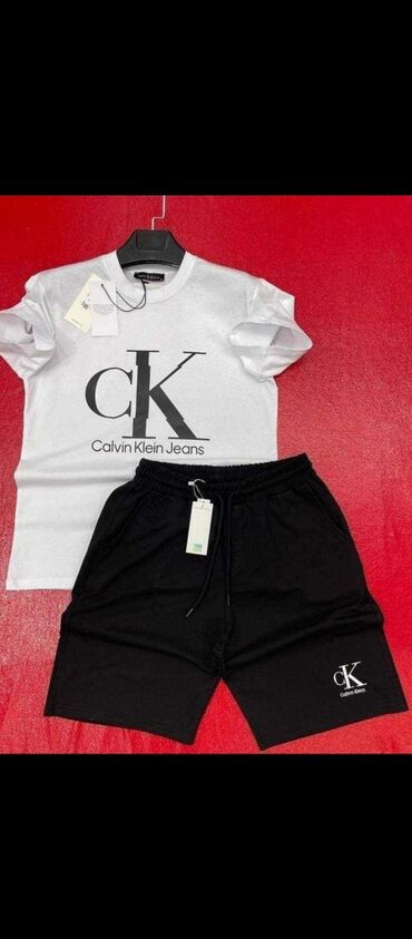 Trenerke: Muski sportski komplet.

Velicine s-xxl. Cena 2800 din — 4