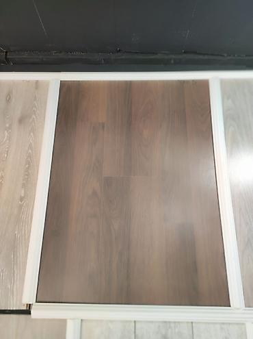 ucuz laminant: Qəhvəyi tonlarda taxta naxışlı döşəmə örtüyü (laminat/panel) - Rəng — 1