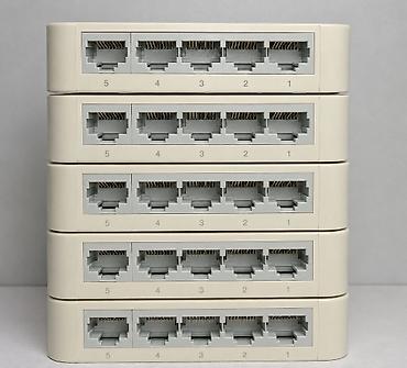 Модемы и сетевое оборудование: Коммутаторы 5 портовые TP-Link TL-SF1005D 10/100 мбит/сек б\у — 1