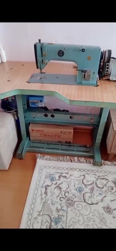 islenmis dondurma soyuduculari: Sənaye tikiş maşını və masa komplekti - Metal korpuslu, birbaşa