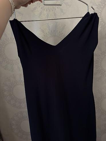 Zərif qadın donu - Rəng: tünd göy (navy) - Model: sadə, zərif kəsim;